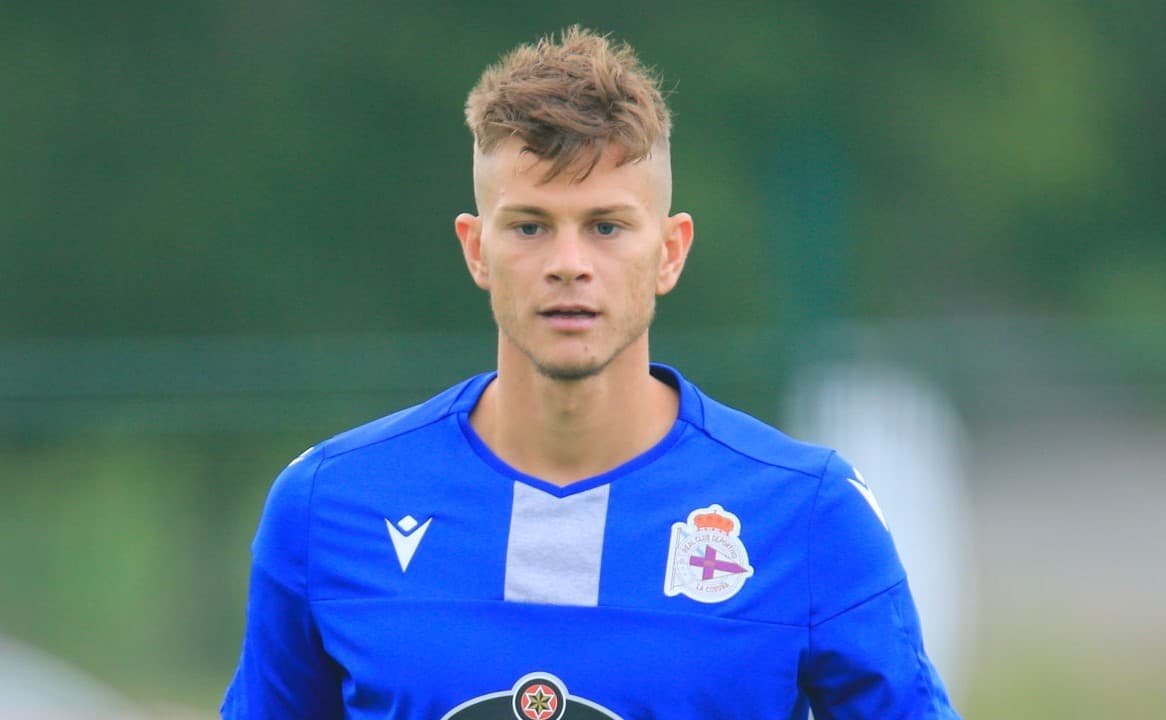 Samuele Longo llegó al Deportivo La Coruña, su 16to. equipo con apenas 27 años. El italiano busca convertirse en el 'Loco' Abreu del Viejo Continente.