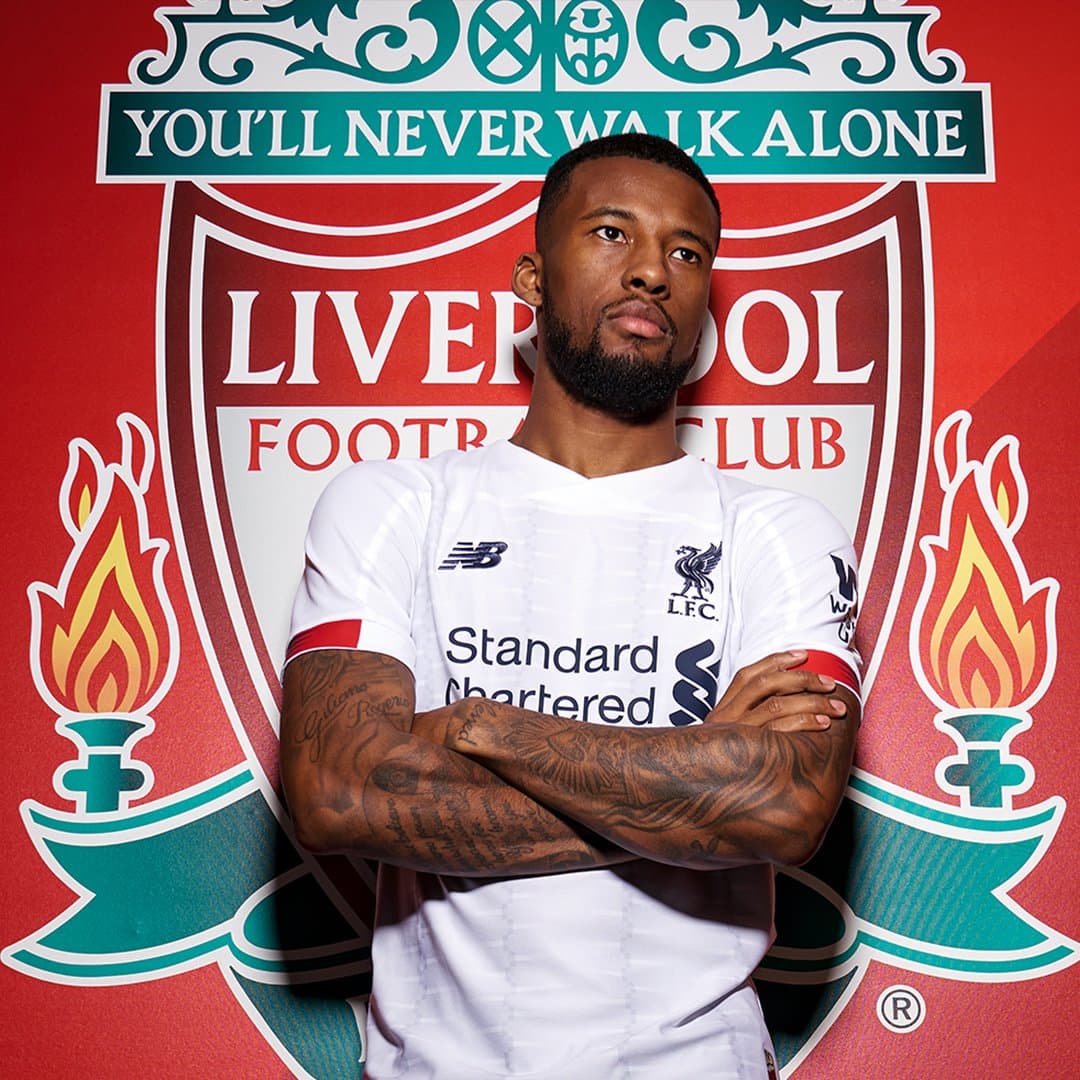 El nuevo campeón de la UEFA Champions League ha dado a conocer su segunda piel para la siguiente temporada en la que no solo tendrá el reto de sostener su corona europea, sino pelear por ganar la Premier. Este kit será blanco con algunos detalles rojos y azules oscuros.