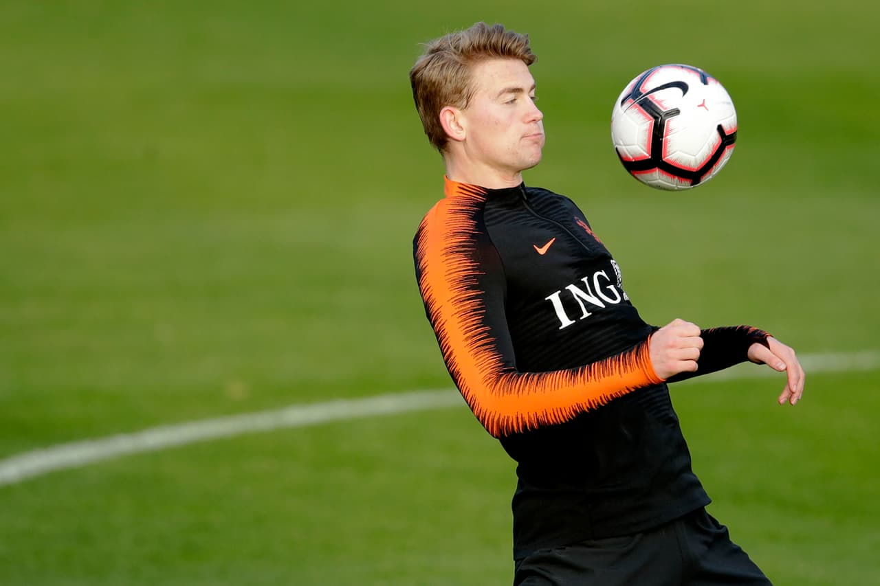Frenkie De Jong, Memphis Depay, Matthijs De Ligt y Virgil Van Dijk (foto) son algunos de los jóvenes talentos dirigidos por Ronald Koeman en Países Bajos, que arranca su camino en la eliminatoria a la Eurocopa 2020 contra Bielorrusia en el Grupo C.