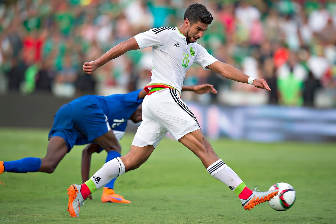 Otras de las cualidades de Herrera son su velocidad y su poderosa carrocería. A los 64’, las enseñó cuando Ayala le filtró un balón y lo ganó gracias a su poderosa carrera y luego desplazo al defensa en un choque.
