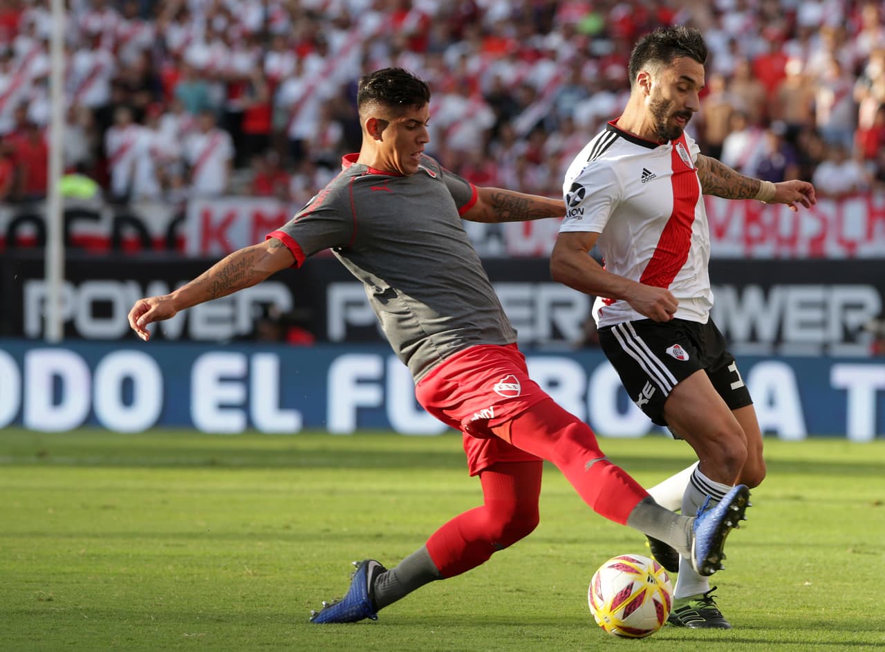 Firmó su primer contrato profesional en diciembre del 2016 con el Independiente.