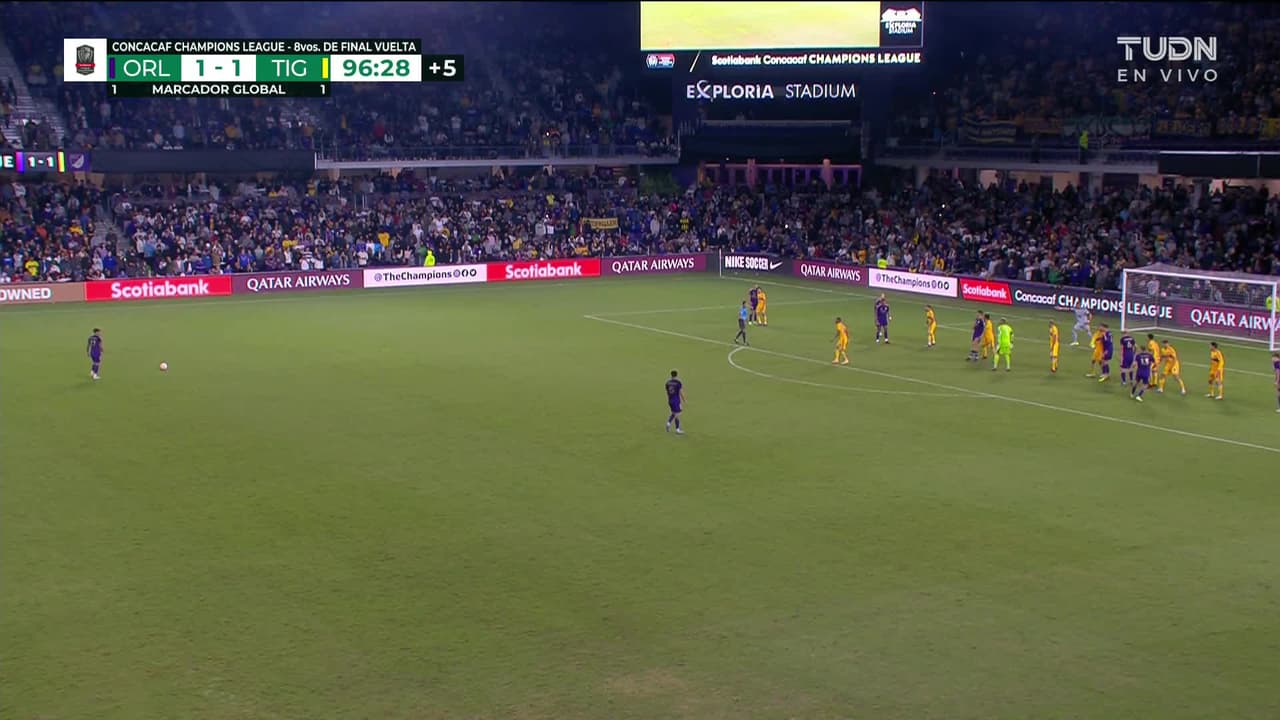 ¡Tarjeta Roja! Samir recibe la segunda amarilla y se va del juego.