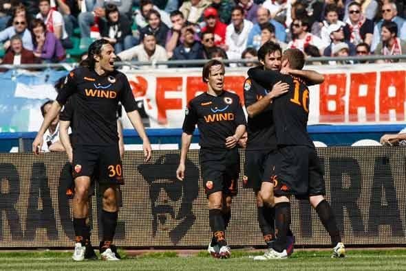 Roma también ganó con un gol de Vucinic.