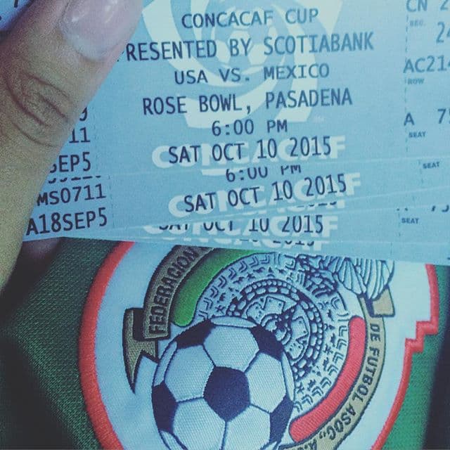 Los fanáticos de México y EU han comenzado a llegar a las inmediaciones del Rose Bowl en Pasadena, California, para ser testigos de un juego determinante. En este partido está en juego la clasificación para la Copa Confederaciones 2017, torneo de antesala del Mundial de Rusia 2018, en donde participarán los mejores de cada continente. (Foto: _xxxtiina)