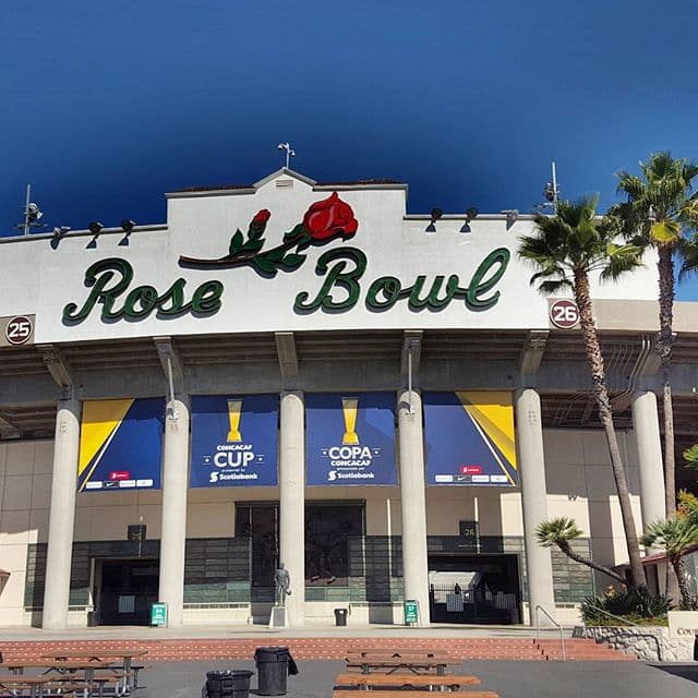 Los fanáticos de México y EU han comenzado a llegar a las inmediaciones del Rose Bowl en Pasadena, California, para ser testigos de un juego determinante. En este partido está en juego la clasificación para la Copa Confederaciones 2017, torneo de antesala del Mundial de Rusia 2018, en donde participarán los mejores de cada continente. (Foto: car83angels)