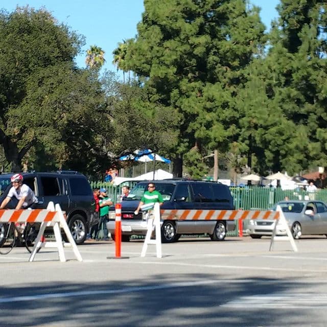 Los fanáticos de México y EU han comenzado a llegar a las inmediaciones del Rose Bowl en Pasadena, California, para ser testigos de un juego determinante. En este partido está en juego la clasificación para la Copa Confederaciones 2017, torneo de antesala del Mundial de Rusia 2018, en donde participarán los mejores de cada continente. (Foto: monroe_love18)