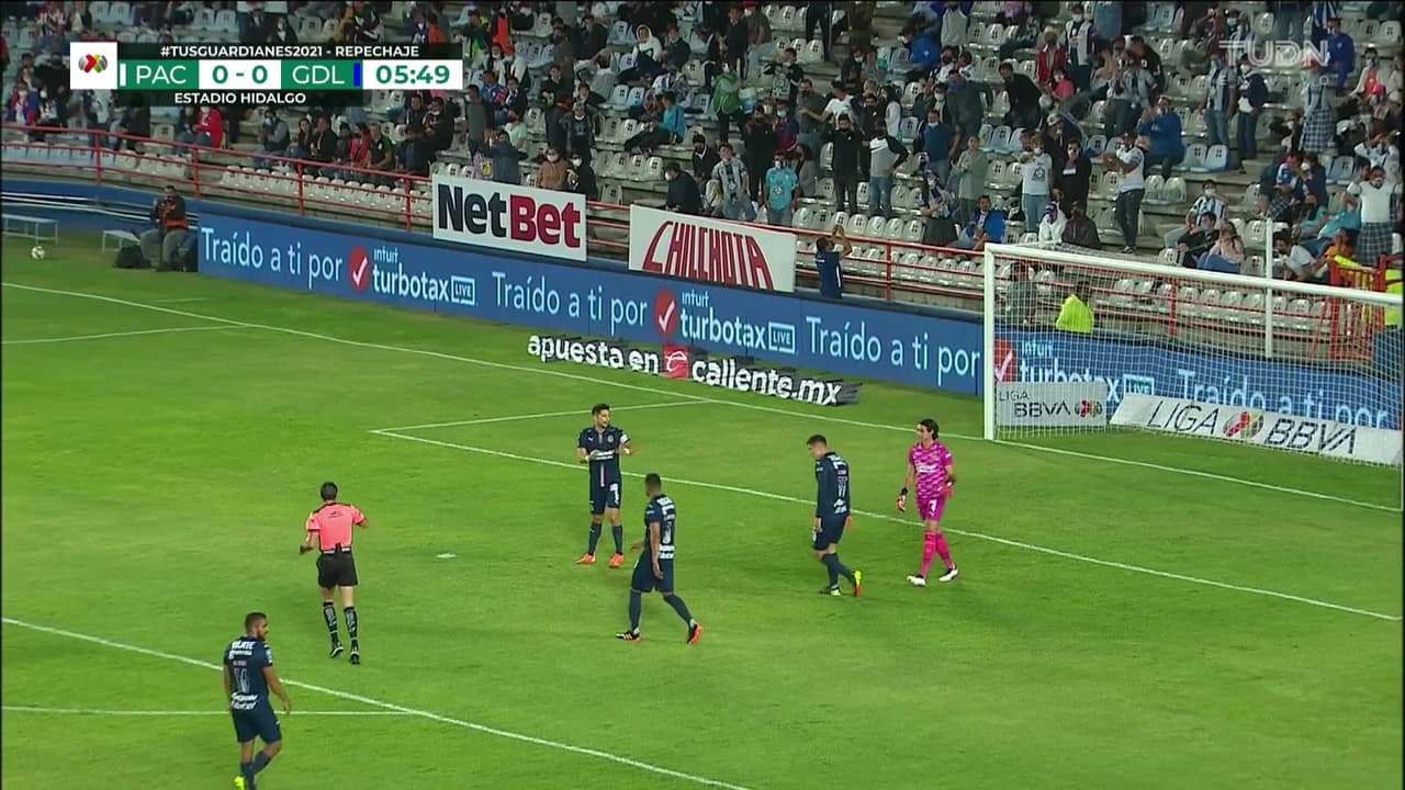 ¡TIRO ATAJADO! disparo por Roberto Carlos de la Rosa.