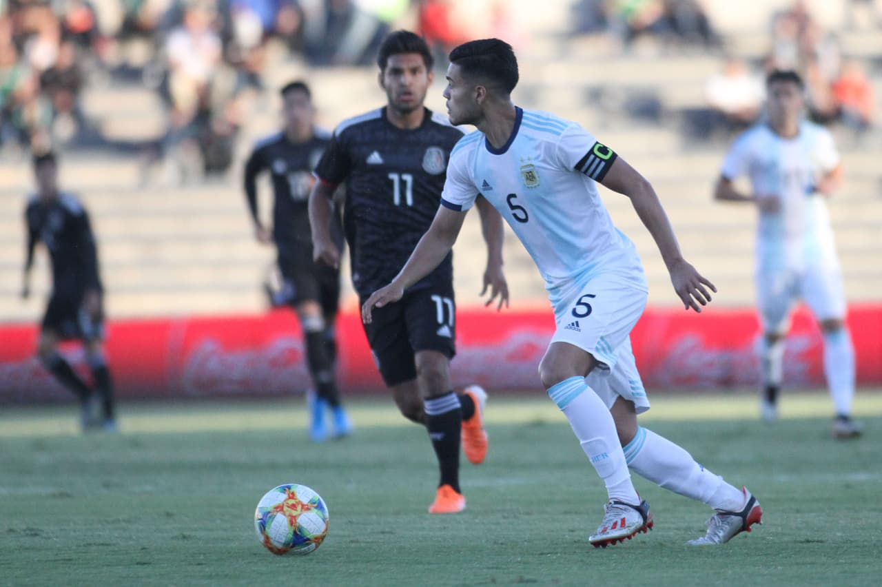 Vladimir Loroña y Eduardo Aguirre anotaron par la causa tricolor en empate ante Argentina.