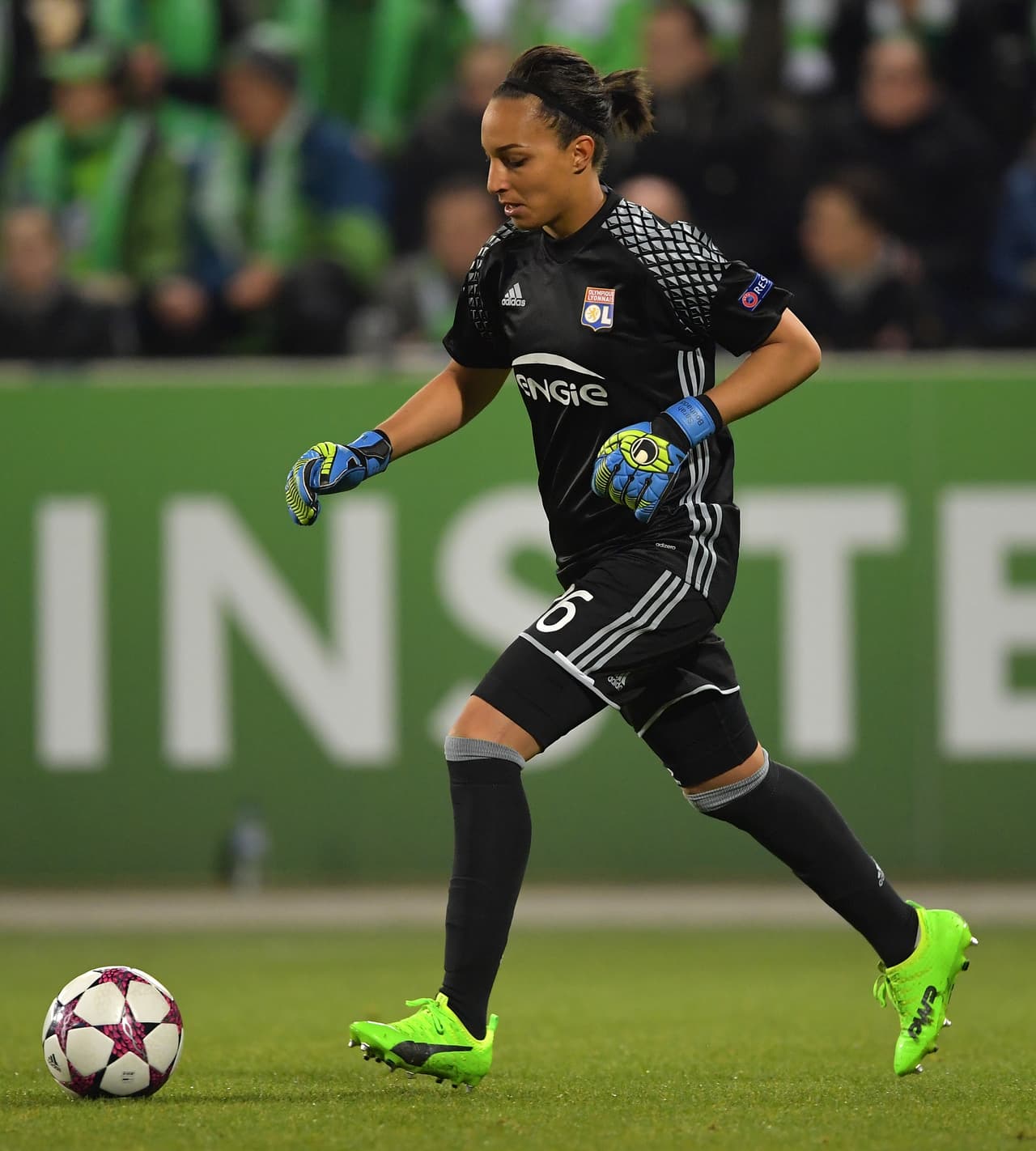 Sarah Bouhaddi es la portera titular del Lyon y de la Selección de Francia. Tan solo ha recibido 5 goles en esta edición de la Champions.