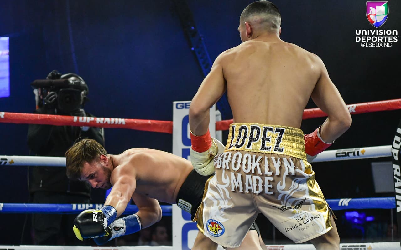 Teofimo López bien podría haberse llevado desde ya el premio al nocaut del año, luego de noquear en 44 segundos a Mason Menard.