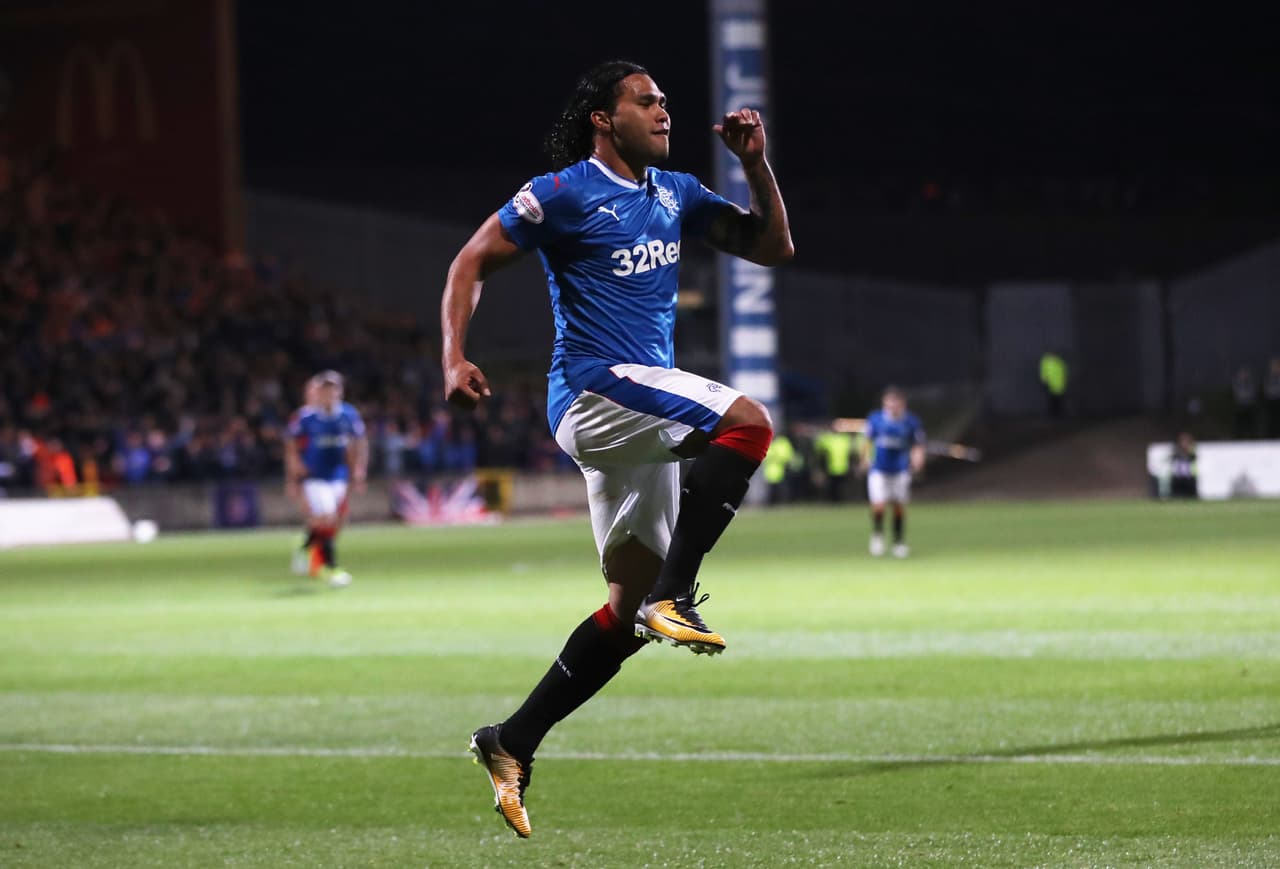 <b>(Premiership) Hamilton Academical 1-[4] Rangers F.C.: </b>Carlos 'Gullit'
<i> </i>Peña jugó su segundo partido como titular en la liga de Escocia y fue sustituido al minuto 55. Por su parte, Eduardo 'Lalo'
<i> </i>Herrera entró al minuto 85 por el colombiano Alfredo Morelos. El equipo de los mexicanos llegó a 14 puntos, quedando a seis de los líderes Celtic y Aberdeen.