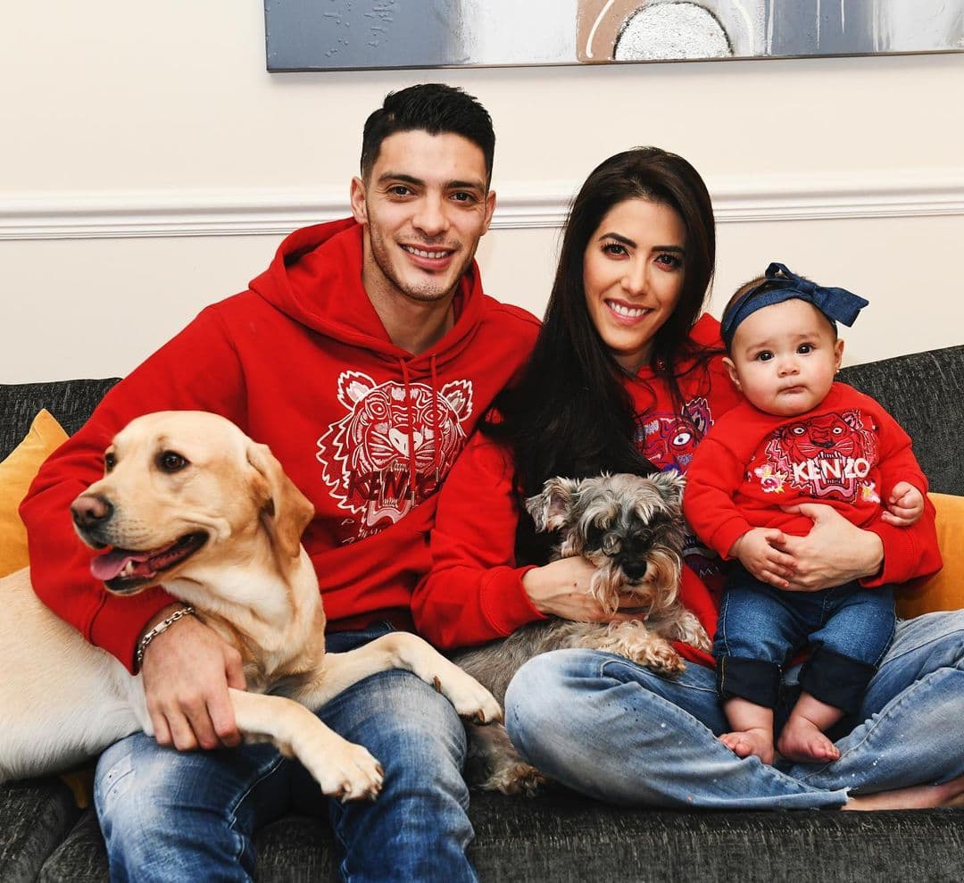 Raúl Jiménez y su familia postearon una imagen de San Valentín.