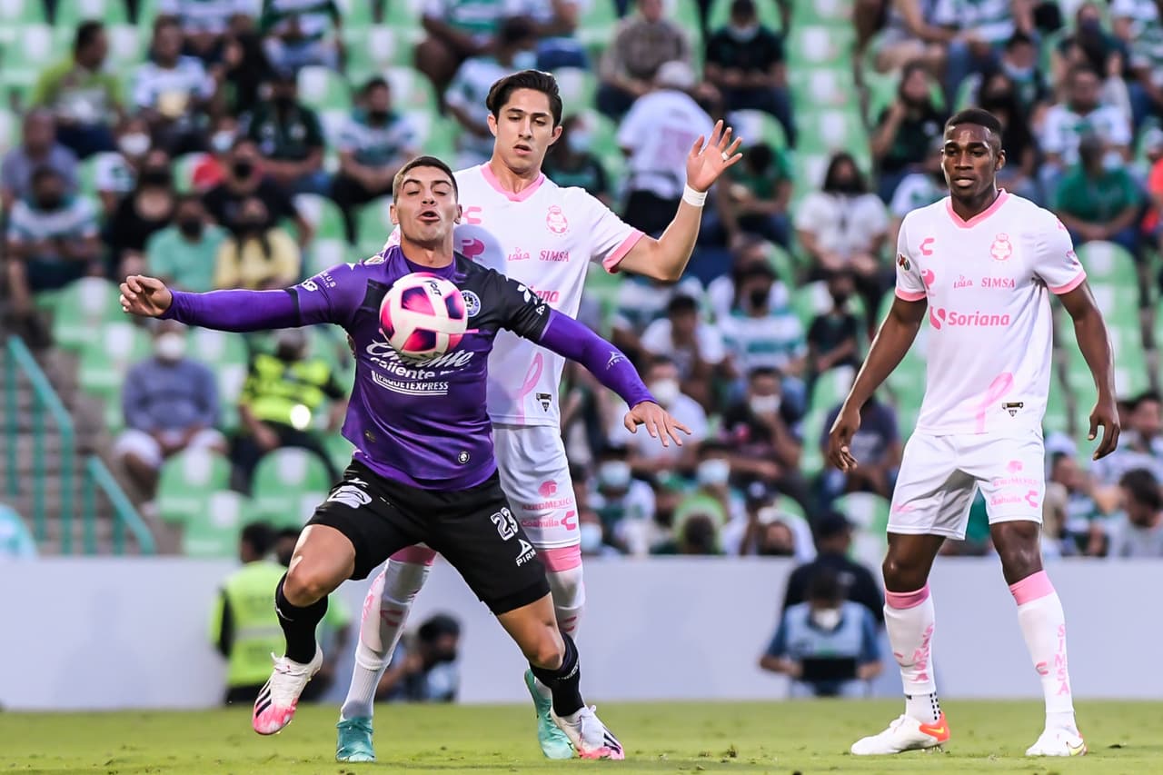 Las faltas comenzaron a robarse el protagonismo; Mazatlán no podía tomar el balón y recurría a las infracciones.