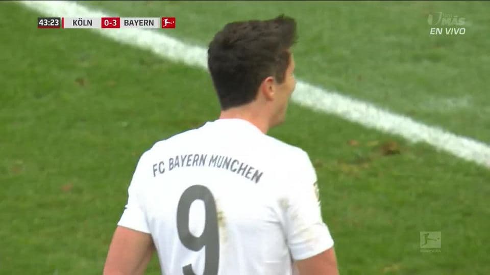 Tiro desviado de Robert Lewandowski