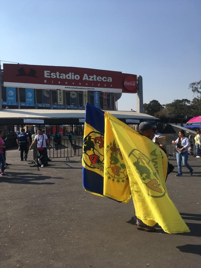 Temprano, en las afueras del Estadio Azteca llegó el color para el duelo de la 
<a href="https://www.univision.com/deportes/futbol/liga-mx/" target="_blank">Liga MX</a> entre América y Querétaro.