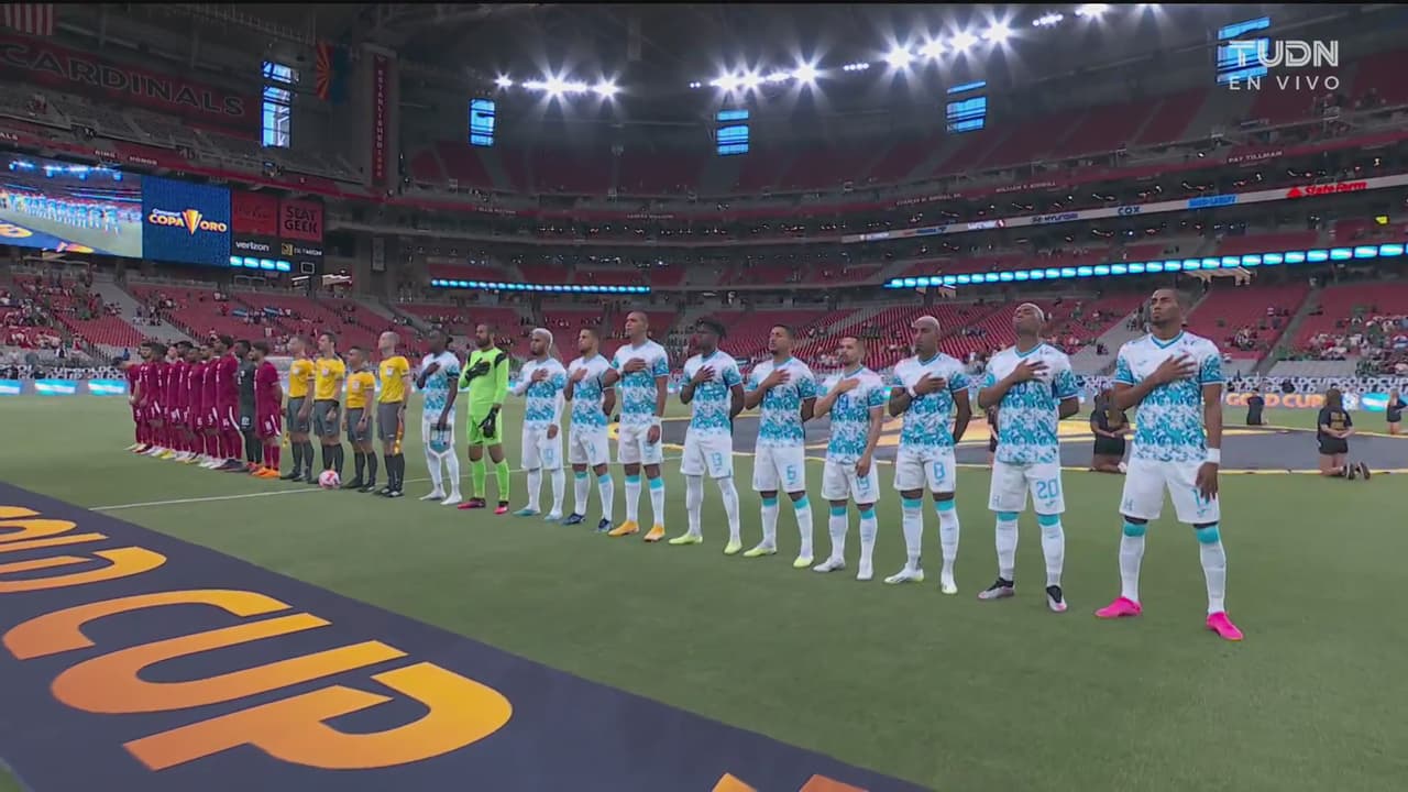 Con fuerza, suenan los Himnos de Qatar y Honduras para su duelo