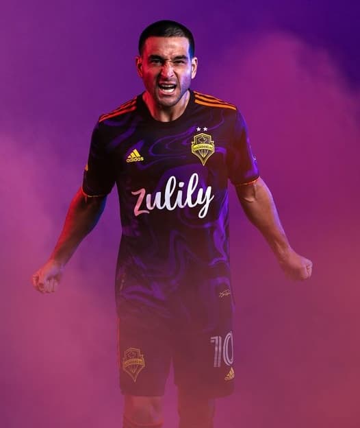 Seattle Sounders FC hizo la gran aportación de esta temporada, con una original camiseta suplente en homenaje al guitarrista Jimi Hendrix.