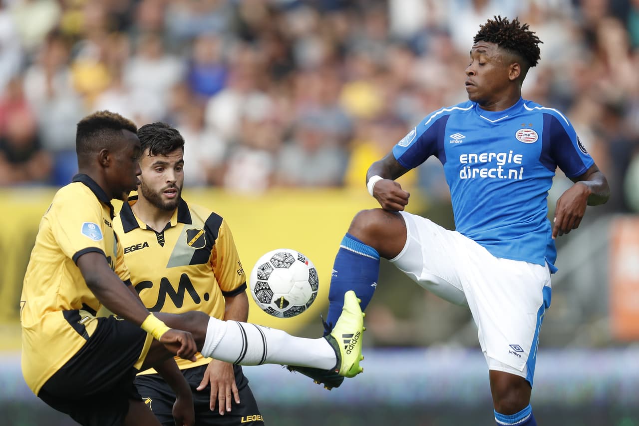 En ataque, Bergwijn estuvo muy activo buscando espacios y peleando cada balón.