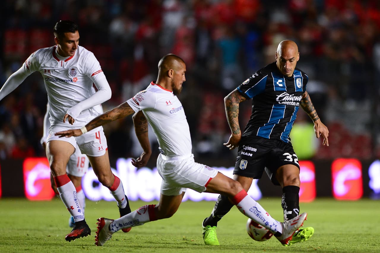 Con goles de Leonardo Fernández y Jorge Aguilar, Gallos y Diablos no se hacen daño y reparten puntos en Querétaro.