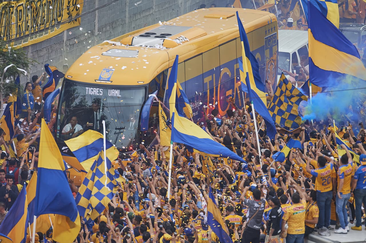 ¡Vaya manera de apoyar! Con este cálido recibimiento de sus aficionados, Tigres deba salir como una fiera para la Ida de la Final de la Liga Campeones de la Concacaf. Echen un vistazo al respaldo.