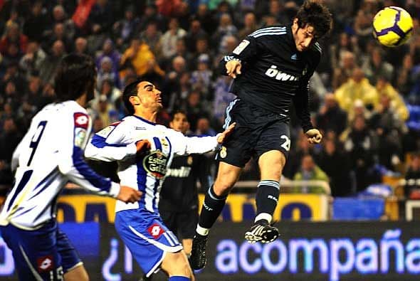 El Real Madrid rompió una racha de 18 años sin ganar en el Riazor al derrotar 3-1 al Deportivo La Coruña.