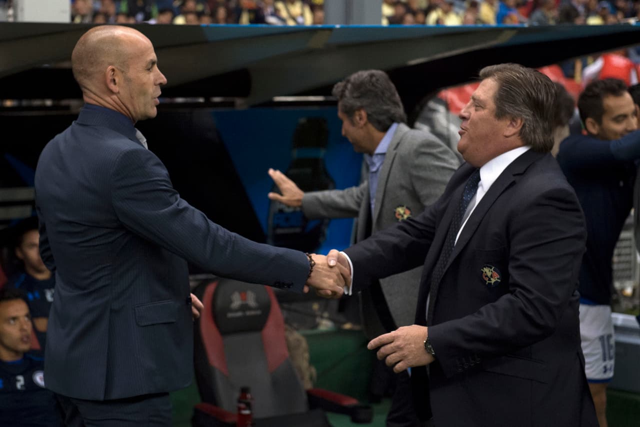Los dos técnicos, Paco Jémez y Miguel Herrera, que se distinguen por 'no tener pelos en la lengua' plantearon una serie en la que se anularon.