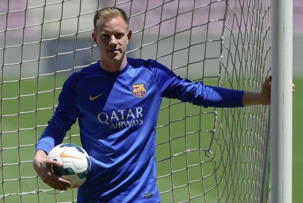 Para suplir los espacios dejados el Barcelona contrató al alemán Marc-Andre ter Stegen, el joven portero es el futuro del arco azulgrana.