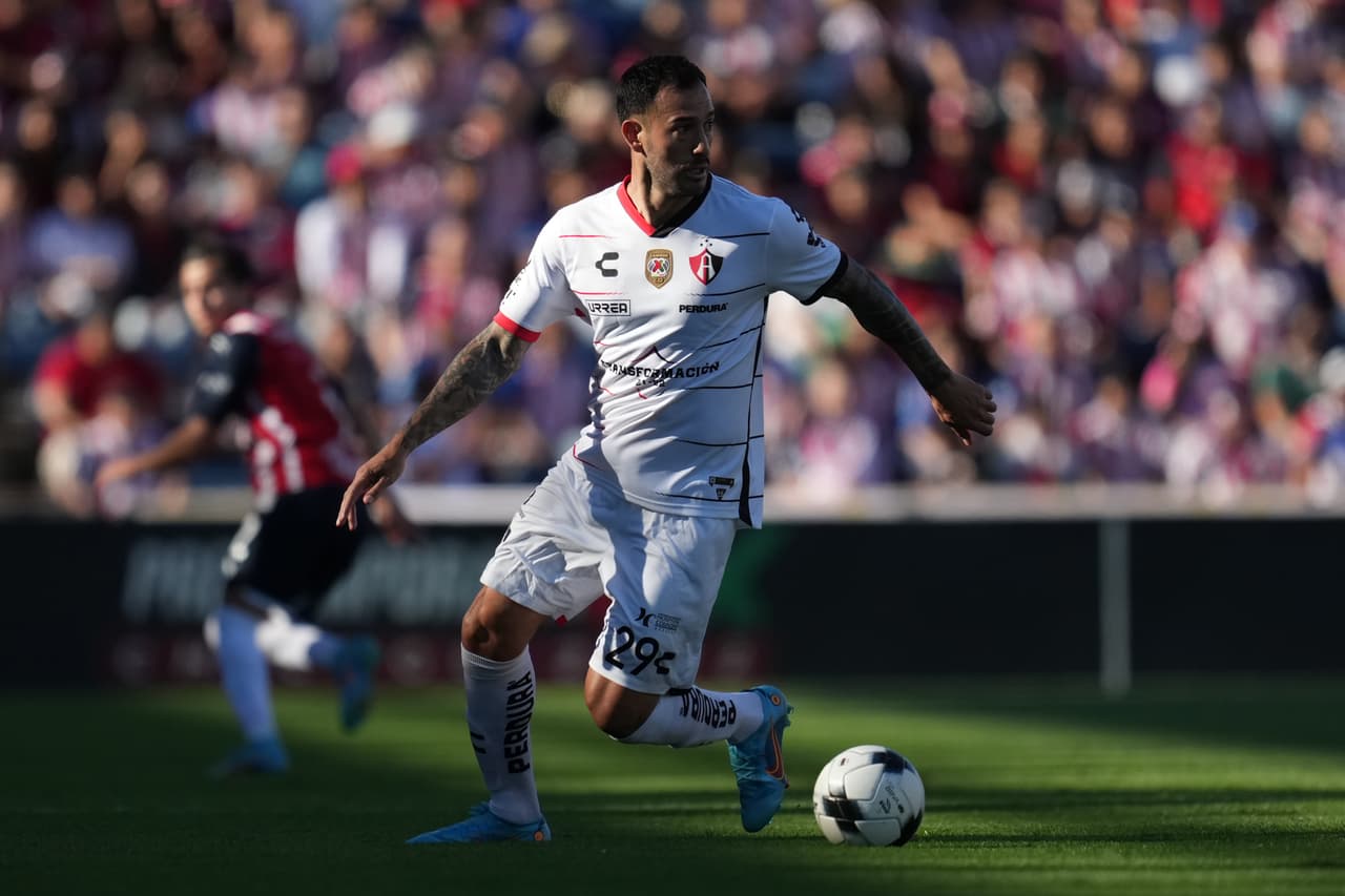 Con un gol solitario de Julián Quiñones el Atlas se llevó una edición más del Clásico Tapatío ante Chivas.