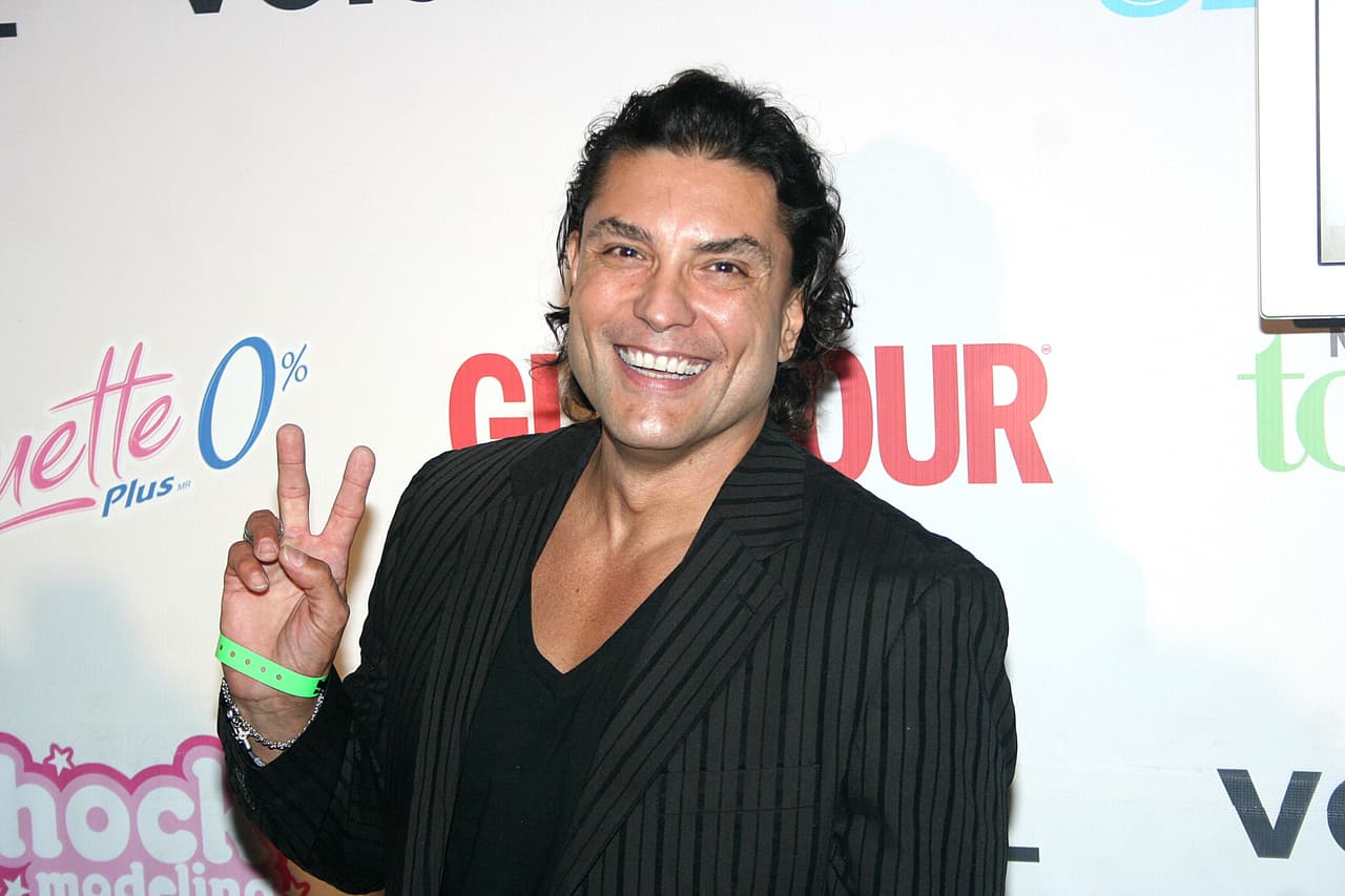 Osvaldo Ríos ha estado involucrado en casos de violencia, varias de sus exparejas lo han acusado de agredirlas fisica y verbalmente tales como: Daisy Annette Santiago, sus ex esposas Geraldine Fernández y Carmen Domenecci quienes lograron meterlo en prisión por unos meses en 2004.