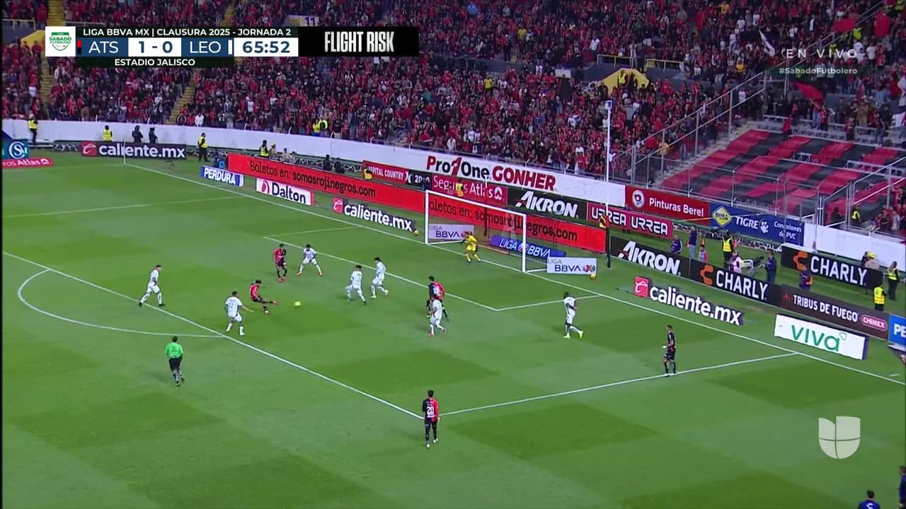 ¡TIRO ATAJADO! disparo por Jorge Guzmán.