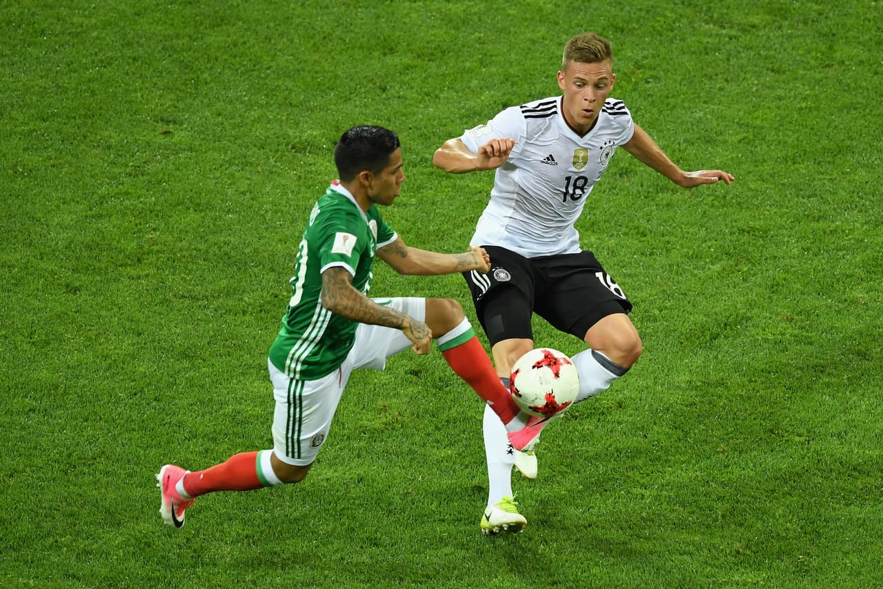 9 - El juvenil defensor del Bayern Munich destacó durante el encuentro por su fuerza y gran personalidad.