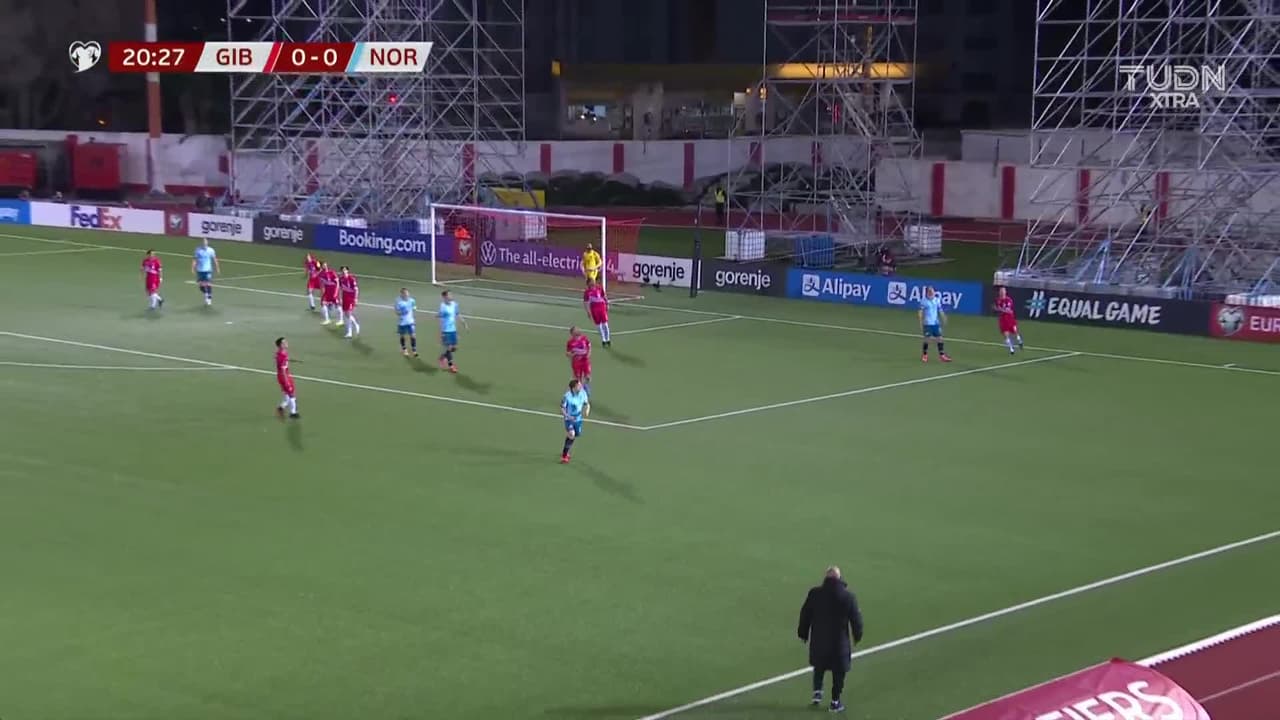 ¡TIRO ATAJADO! disparo por Alexander Sorloth.