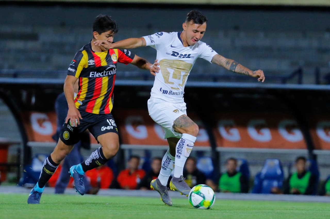 Y este inicio vigoroso le dio confianza a los azul y oro, con lo que pudieron dominar a los visitante en cuanto a llegadas y posesión de la pelota en la primera media hora de partido.