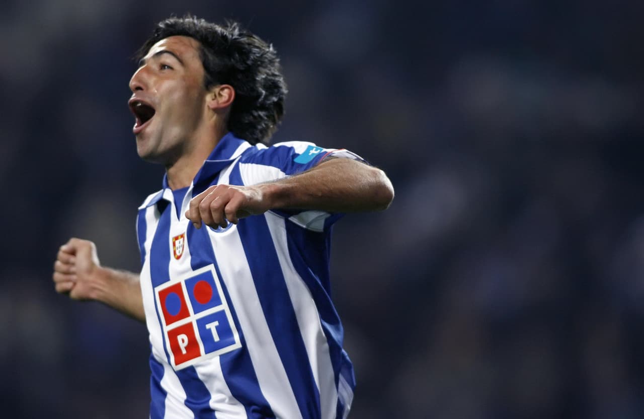 A los pocos días, sin embargo, se fugó a Portugal para firmar con el FC Porto. Argumentó que su esposa no se aclimataría a la altura de Toluca.