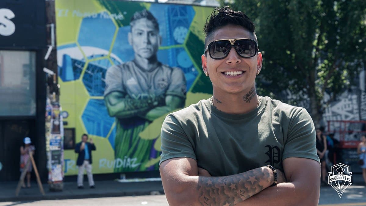 “El Nuevo Nueve” ídolo instantáneo: revelan obra maestra en Seattle en honor a Raúl Ruidíaz