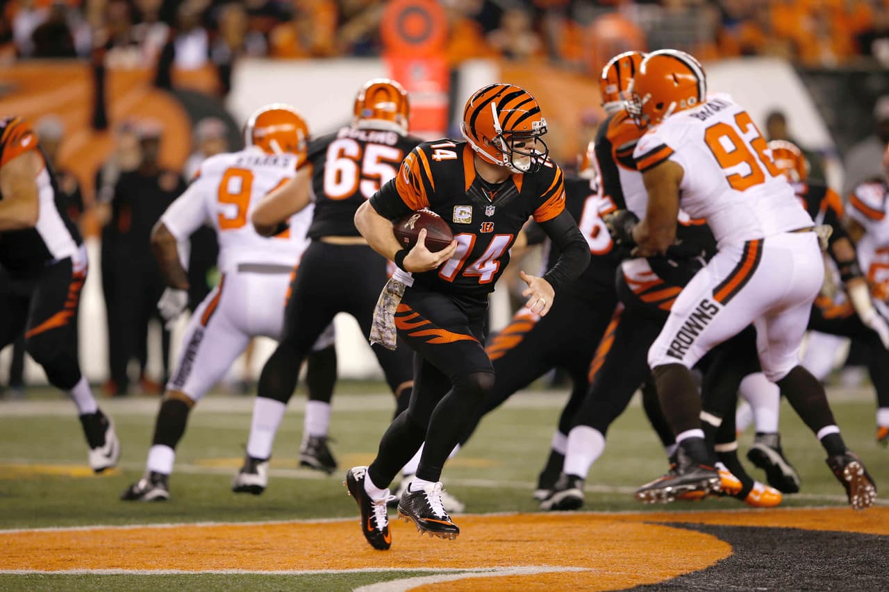 7. ANDY DALTON - Es parte fundamental del espectacular arranque 8 - 0 de los Bengals, el mejor en su historia. Contra Cleveland completó 21 de 27 para 234 yardas con 3 de touchdown sin intercepciones. En e partido ante Browns lanzó pases, corrió el balón y hasta bloqueó.