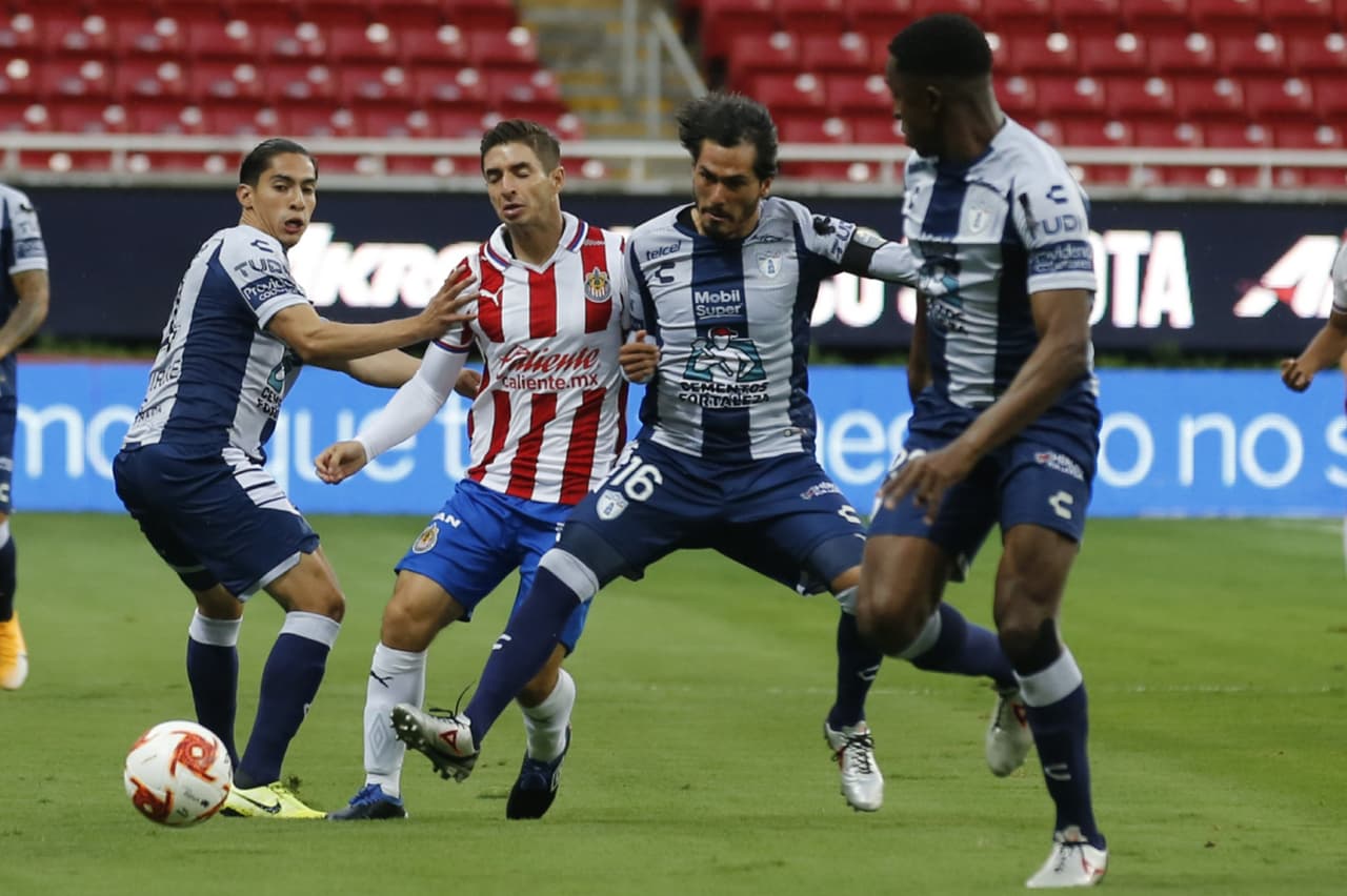 El partido se abría por instantes, pero los ataques no tenían profundidad.