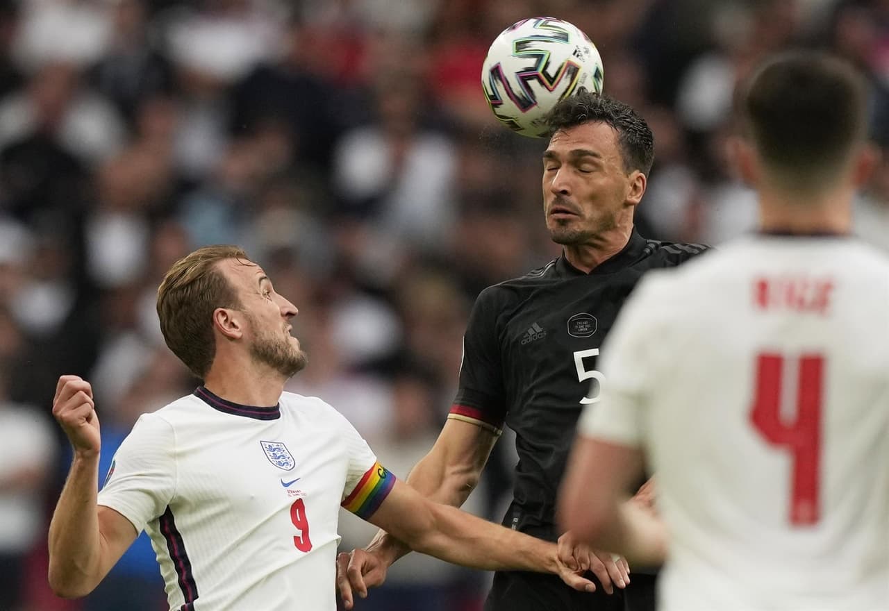 Inglaterra derrota a Alemania 2-0 y califica sin problema a Cuartos de Final. Con anotaciones de Sterling y Kane, los 'Tres Leones' dejan fuera a los alemanes y los mandan a casa. El inglés Jack Grealish fue clave para las anotaciones.