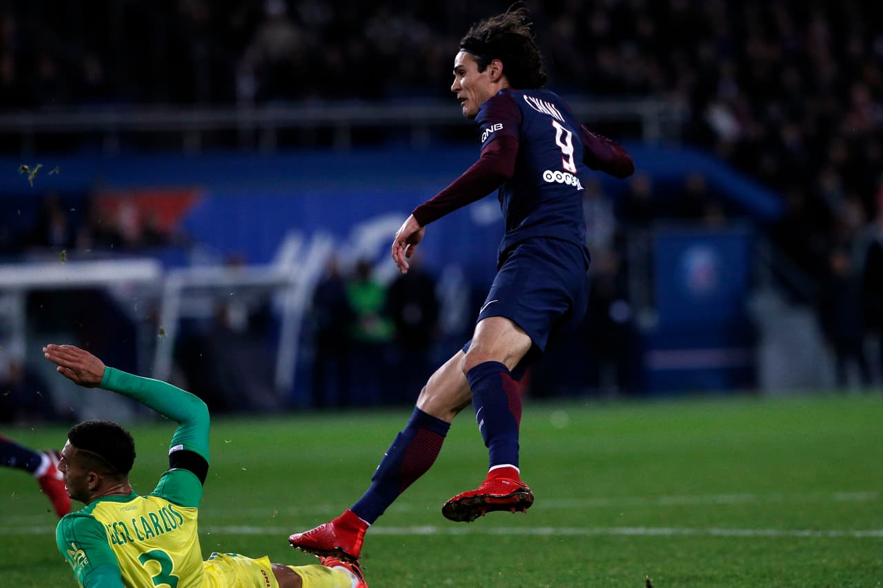 Fue allí donde apareció el goleador del equipo, el uruguayo Cavani para poner la diferencia al minuto 38 del primer tiempo.