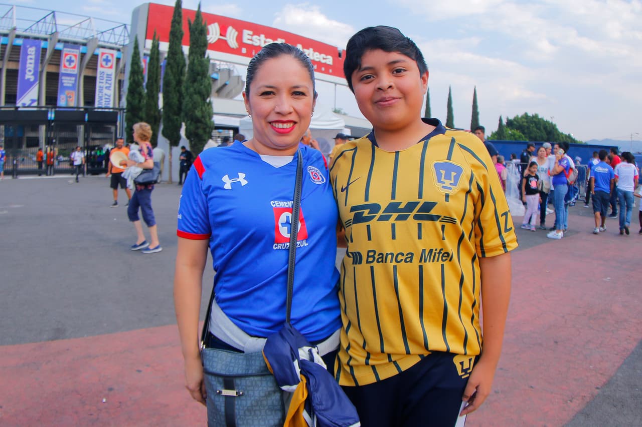 Los fanáticos de Cruz Azul y Pumas listos para el juego en el Estadio Azteca por la Jornada 15 del 
<a href="https://www.univision.com/deportes/futbol/liga-mx/*">Clausura 2019</a>.