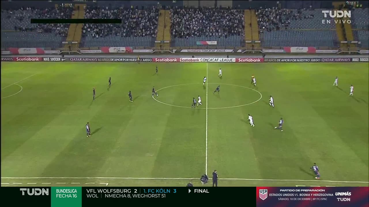 Arranca el partido y la pelota está en juego.