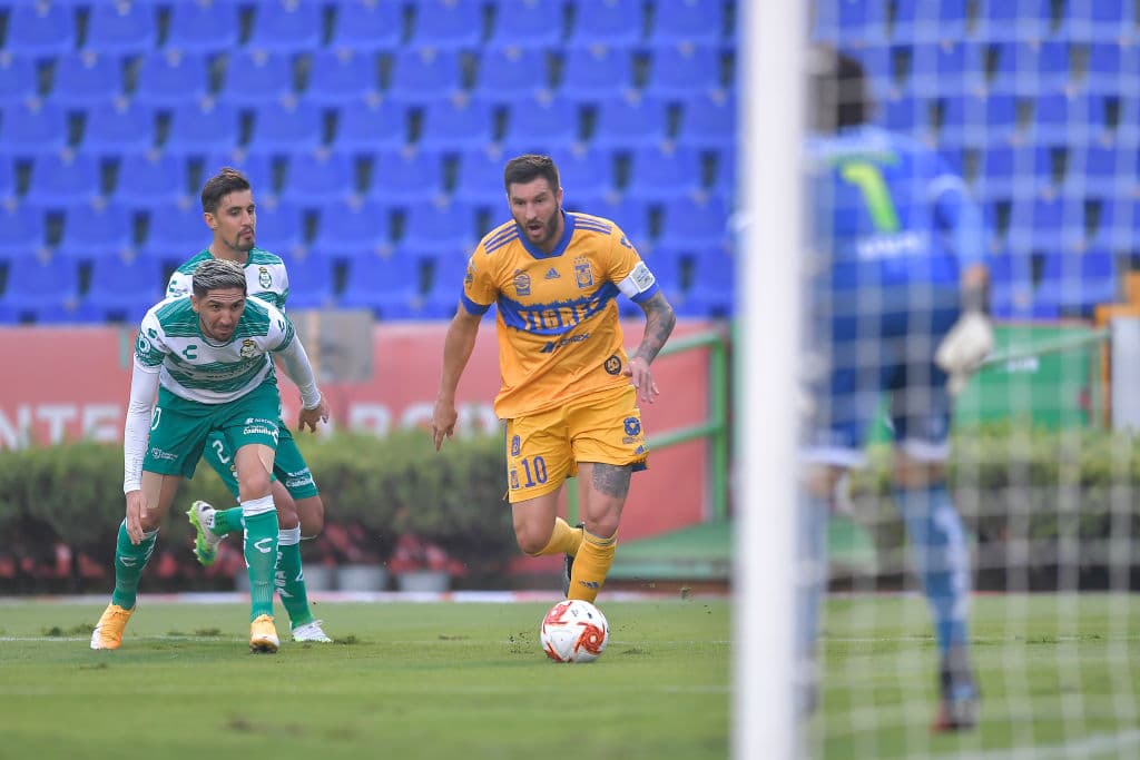 Ayrton Preciado solicita a Santos que disminuyan su salario