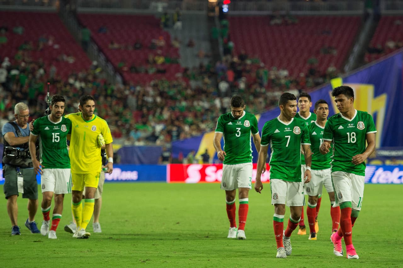 18) JESÚS GALLARDO – Apareció poco por su banda cuando era el indicado para subir por ese costado, se dedicó más a controlar el costado que aportar al frente por lo que se va con un 4.