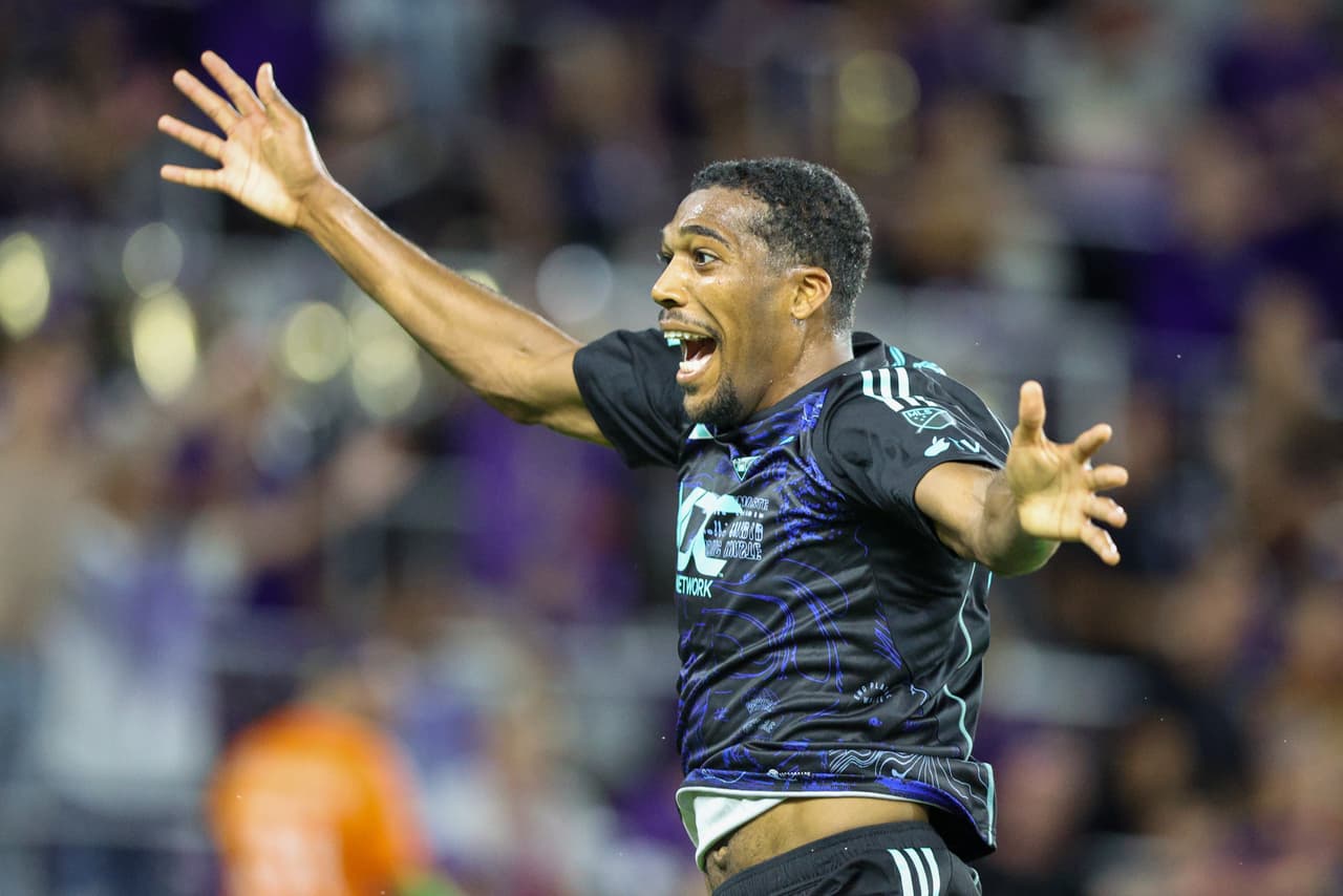 Defensor - DONOVAN PINES (D.C. United)
<br>