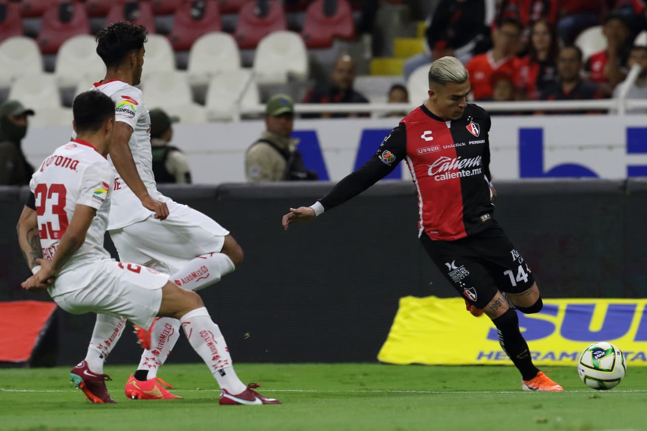 Atlas y Toluca firmaron un empate sin goles en partido pendiente de la Jornada 1 del Torneo Clausura 2023 de Liga MX. El debut de los Rojinegros en el Jalisco se había postergado por la mala calidad del césped.