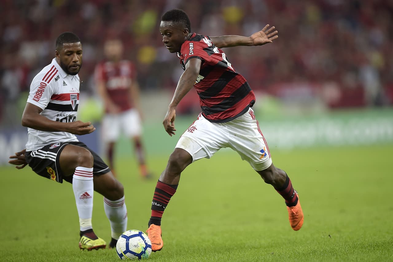 El colombiano Marlos Moreno, cuya ficha pertenece al Manchester City, parece lejos de volver a Europa, tras su paso con Girona y La Coruña. En Brasil, afirman que extenderá su préstamo con Flamengo.