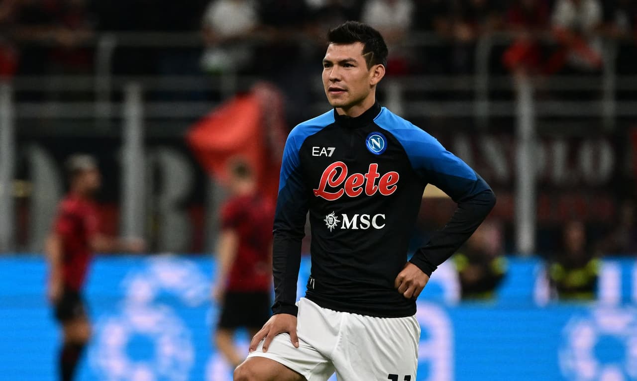 Buscan reemplazo de 'Chucky' Lozano en Napoli, aseguran en Italia