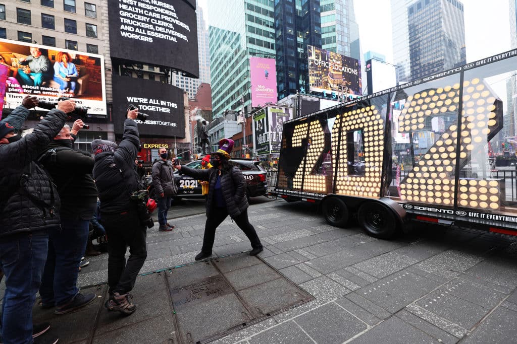 La icónica cifra que menciona el año que está por comenzar, ya está en New York.