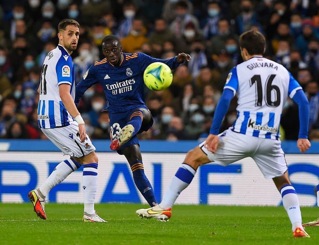 La defensa del Real Madrid brilla en San Sebastián, Luka Jovic se luce con gol y asistencia y el Madrid es lider solitario con 39 unidades.