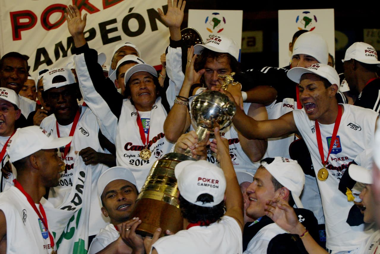 El equipo Once Caldas, octavo en la liga colombiana, ganó la Copa Libertadores ante el Boca Juniors. Es el segundo equipo cafetalero en ser dueños de uno de los trofeos más importantes de América.